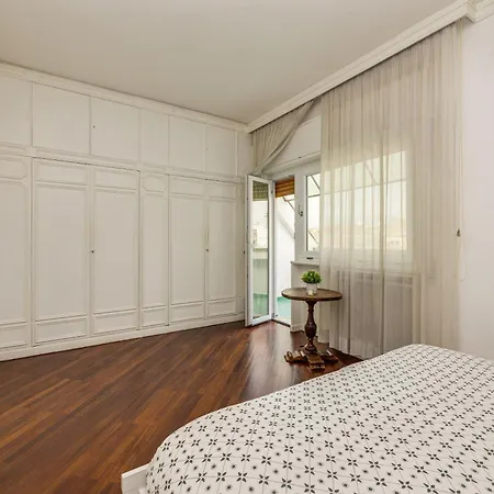 Elegante 130mq In Stile Classico Apartment Rome